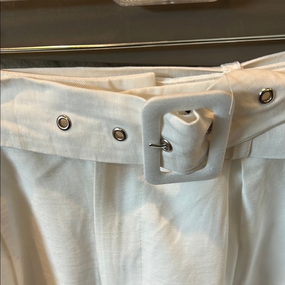 Forever 21 White High Waist belted Women's Shorts size Large - Picture 5 of 10